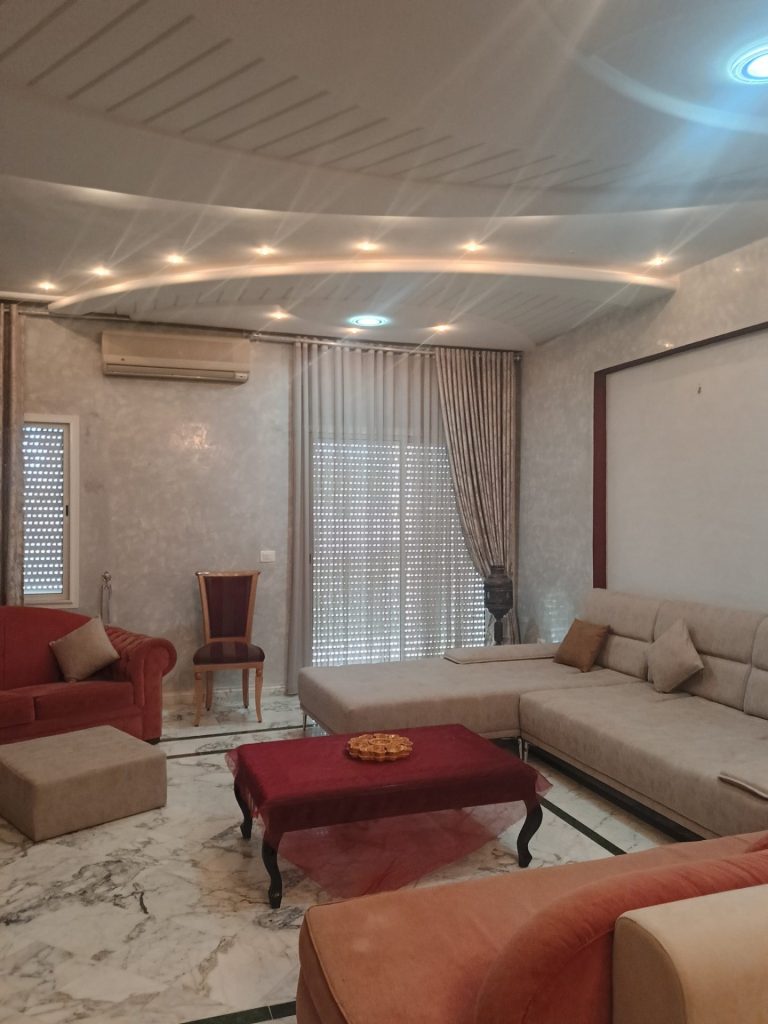 Villa sur deux niveaux s&eacute;par&eacute;s