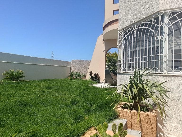 Villa sur deux niveaux s&eacute;par&eacute;s