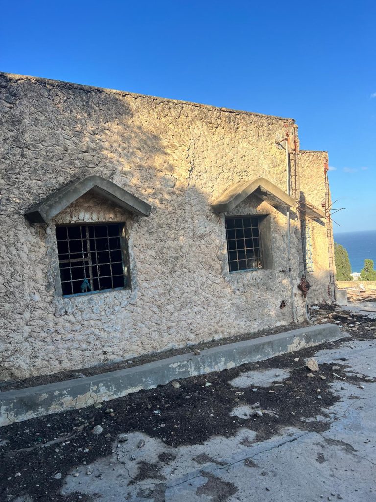 Terrain rafraf 3050 m2 avec maison &agrave; r&eacute;nover