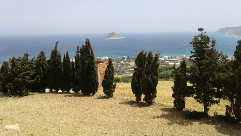 Terrain rafraf 3050 m2 avec maison &agrave; r&eacute;nover