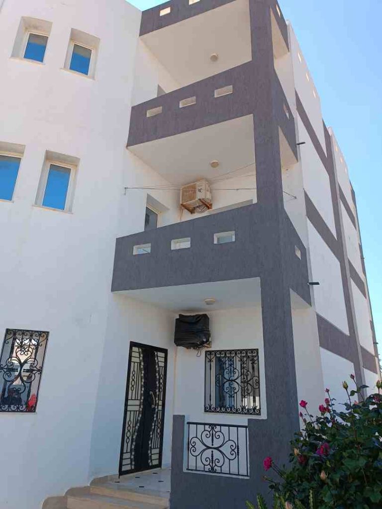 Immeuble el baghd&acirc;di plage zone touristique mahdia