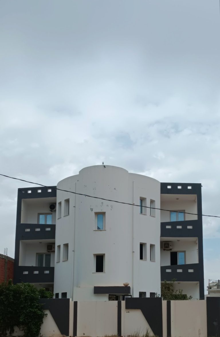 Immeuble el baghd&acirc;di plage zone touristique mahdia