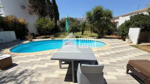 Villa de 380m sur terrain de 849 m