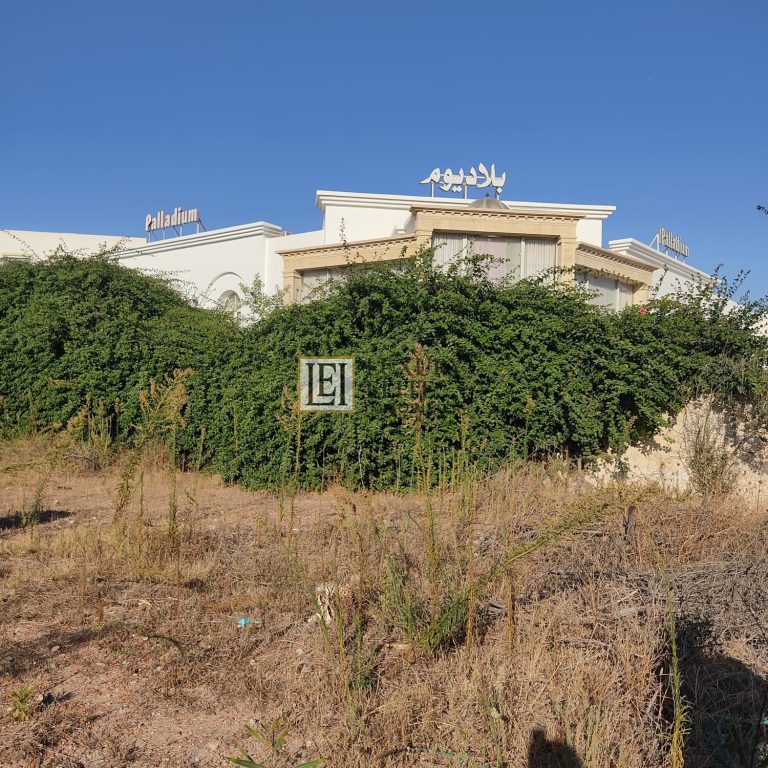 Terrain exceptionnel de 2300 m2 pour promoteur