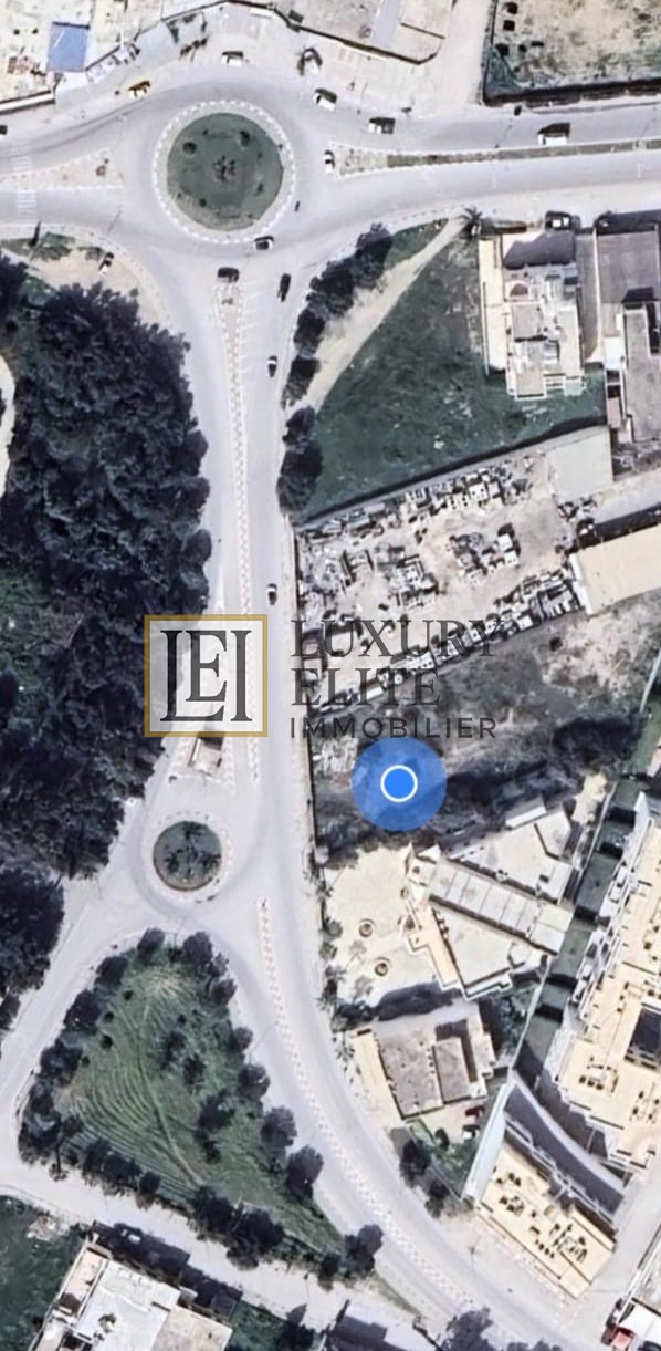 Terrain exceptionnel de 2300 m2 pour promoteur