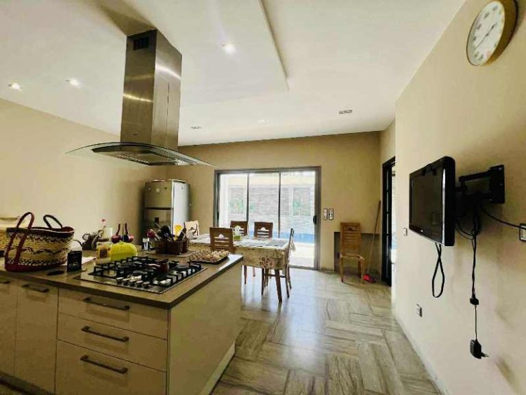 V562 villa sierre zone chraf belle villa