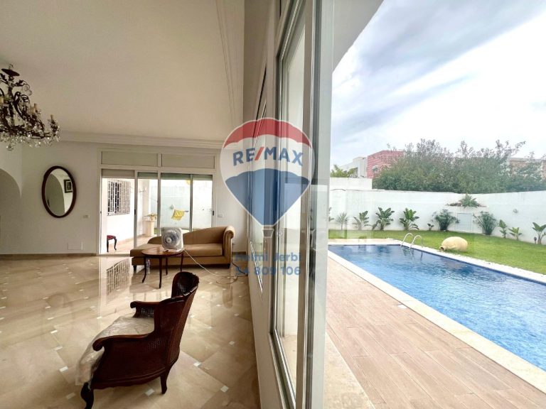 Villa retap&eacute; &agrave; neuf marsa riiadh