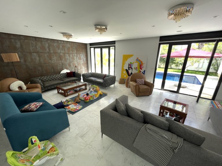 Villa moderne enti&egrave;rement renov&eacute;e
