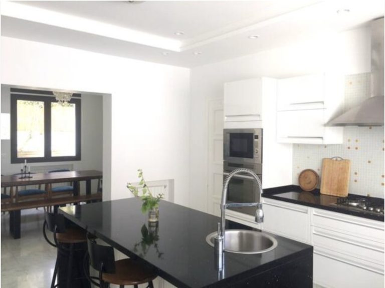 Villa moderne enti&egrave;rement renov&eacute;e