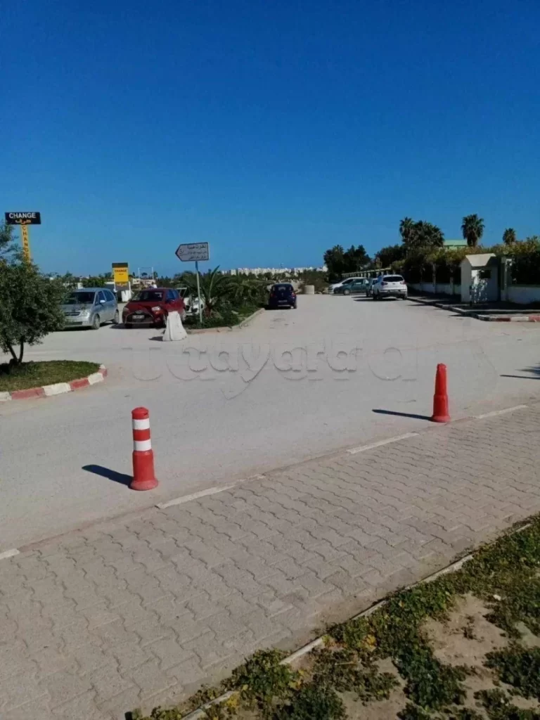Terrain emplacement demand&eacute; cot&eacute; clinque soukra