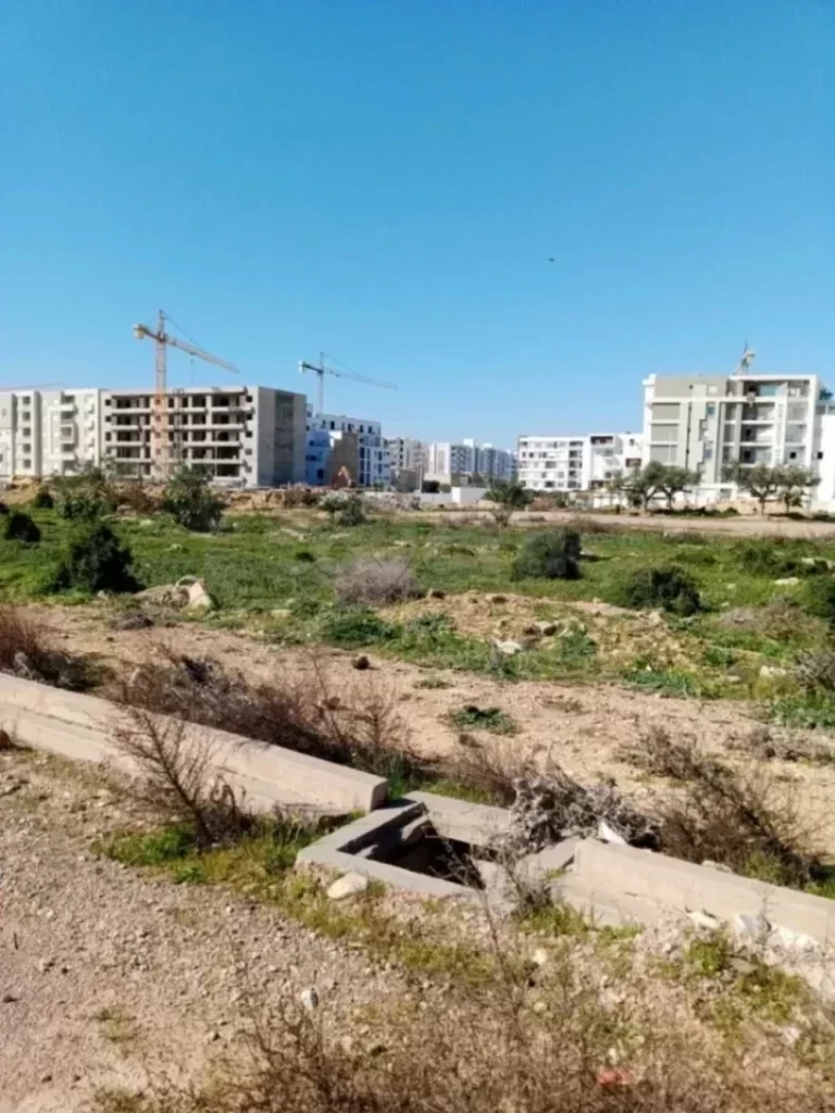 Terrain emplacement demand&eacute; cot&eacute; clinque soukra