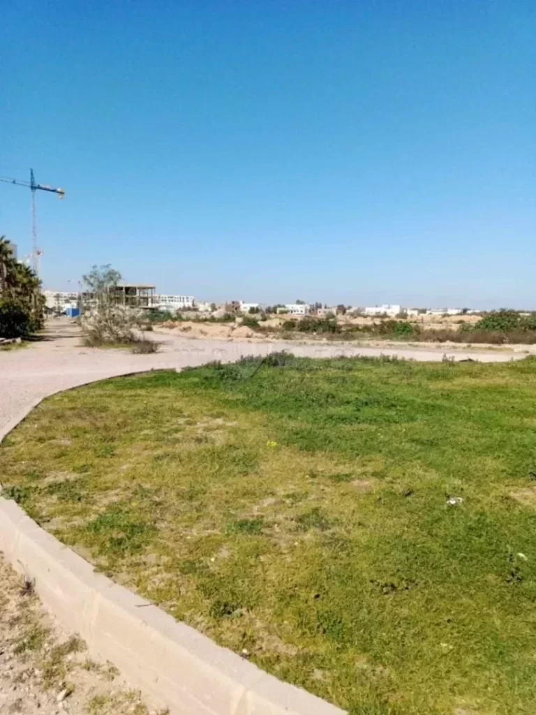 Terrain emplacement demand&eacute; cot&eacute; clinque soukra