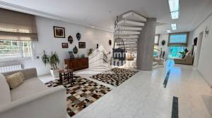 Villa de 380m sur terrain de 849 m