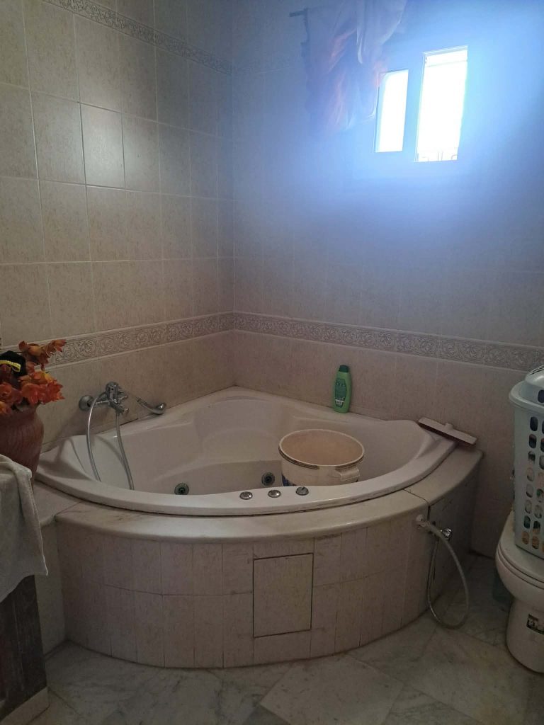 Villa de deux niveaux s&eacute;par&eacute;s &agrave; el mnihla