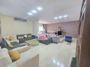 Villa de 452m2 terrain et 400m2 btit