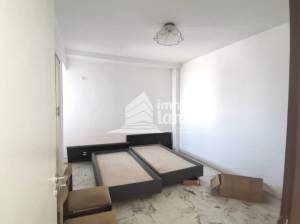 Villa de 800 m2 sur artre principale