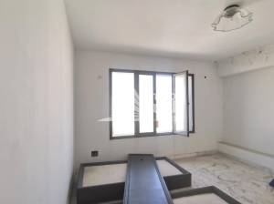 Villa de 800 m2 sur artre principale