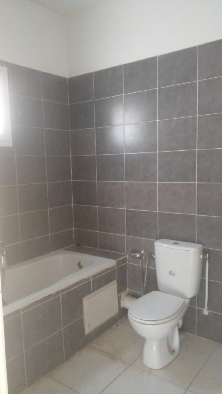 Appartement au mourouj cinque