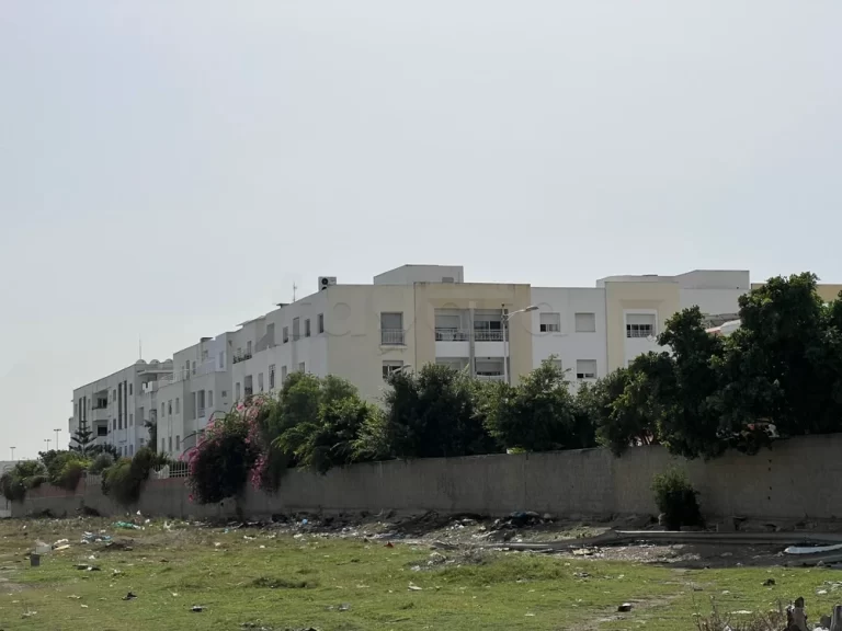 100 m&egrave;tre carr&eacute; derri&egrave;re carrefour la marsa