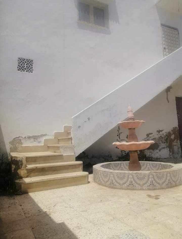 Belle apportunit&eacute; villa et depot