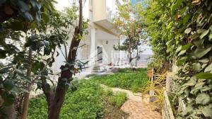 Villa de 319m2 terrain et 350m2 bti