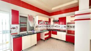 Villa de 319m2 terrain et 350m2 bti