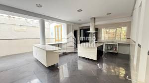 Une villa de 751m2 terrain et 450m2