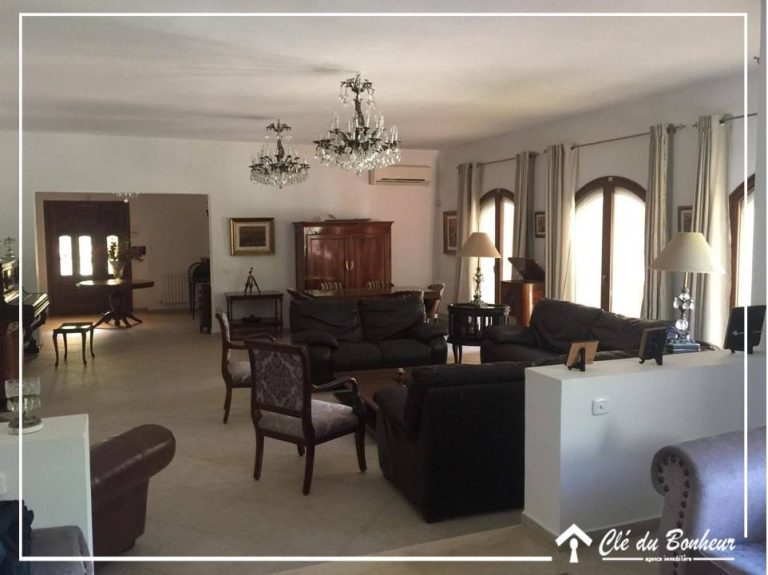 Villa spacieuse plain pied avec piscine