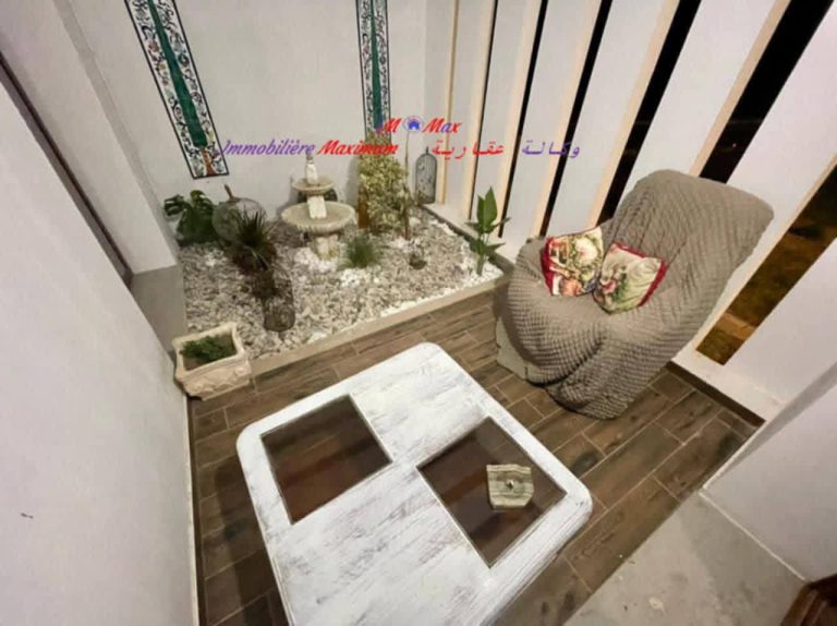 Terrain 800 m2oliviers avec villa et chalets