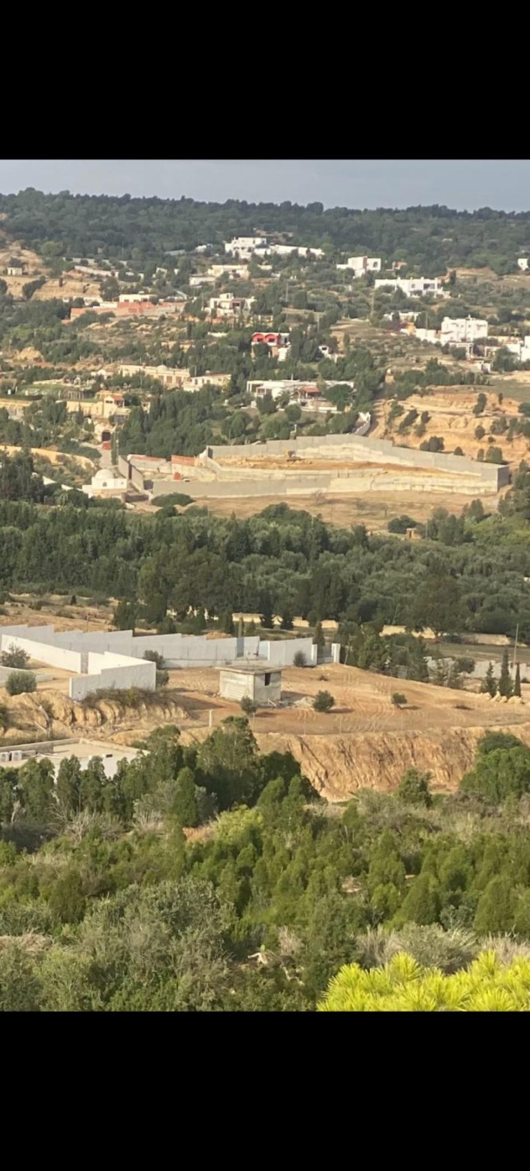 Terrain clotur&eacute; avec sondage fonctionnel