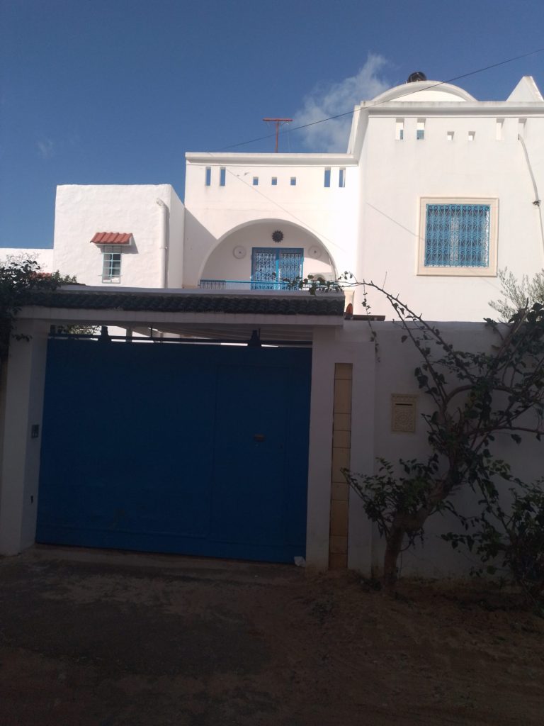 Maison ind&eacute;pendante plus parking hammamet