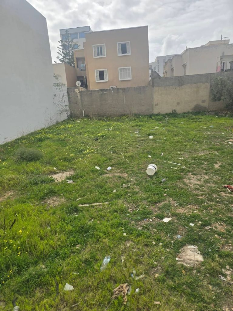 Un beau terrain de 740 m a khezama est