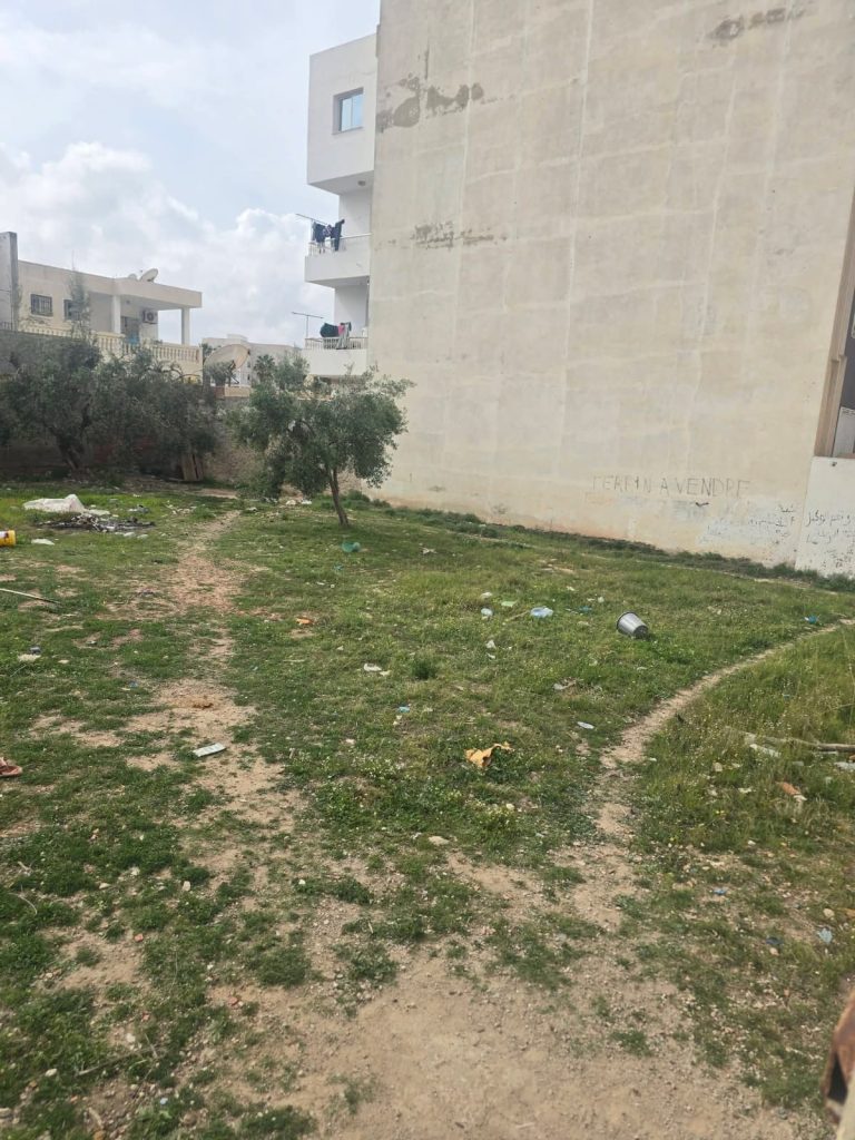 Un beau terrain de 740 m a khezama est