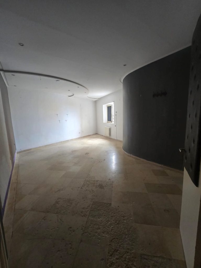 Appartement s2 de 112m avec place de parking priv&eacute;