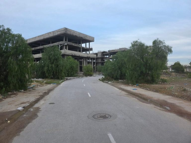 Magnifique terrain constructible r3 de 2000m lac 2