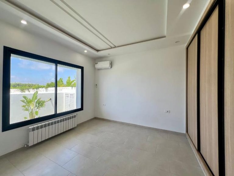 V557 villa brune brune b