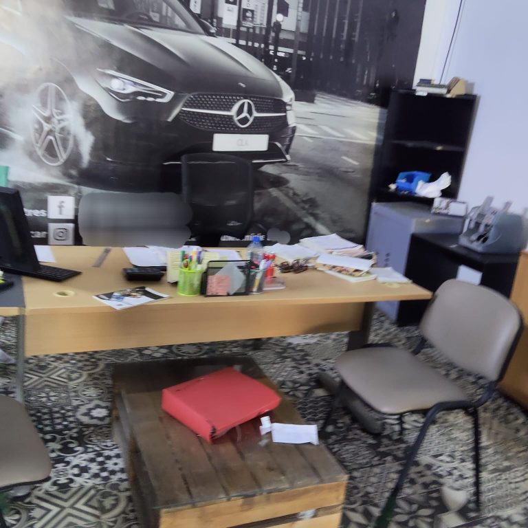 Pas de porte &agrave; aouina