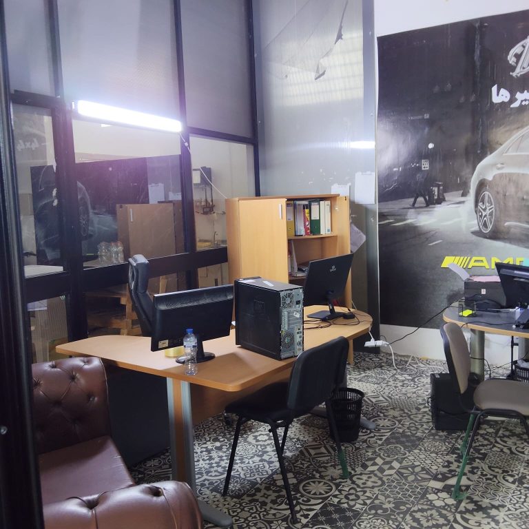 Pas de porte &agrave; aouina