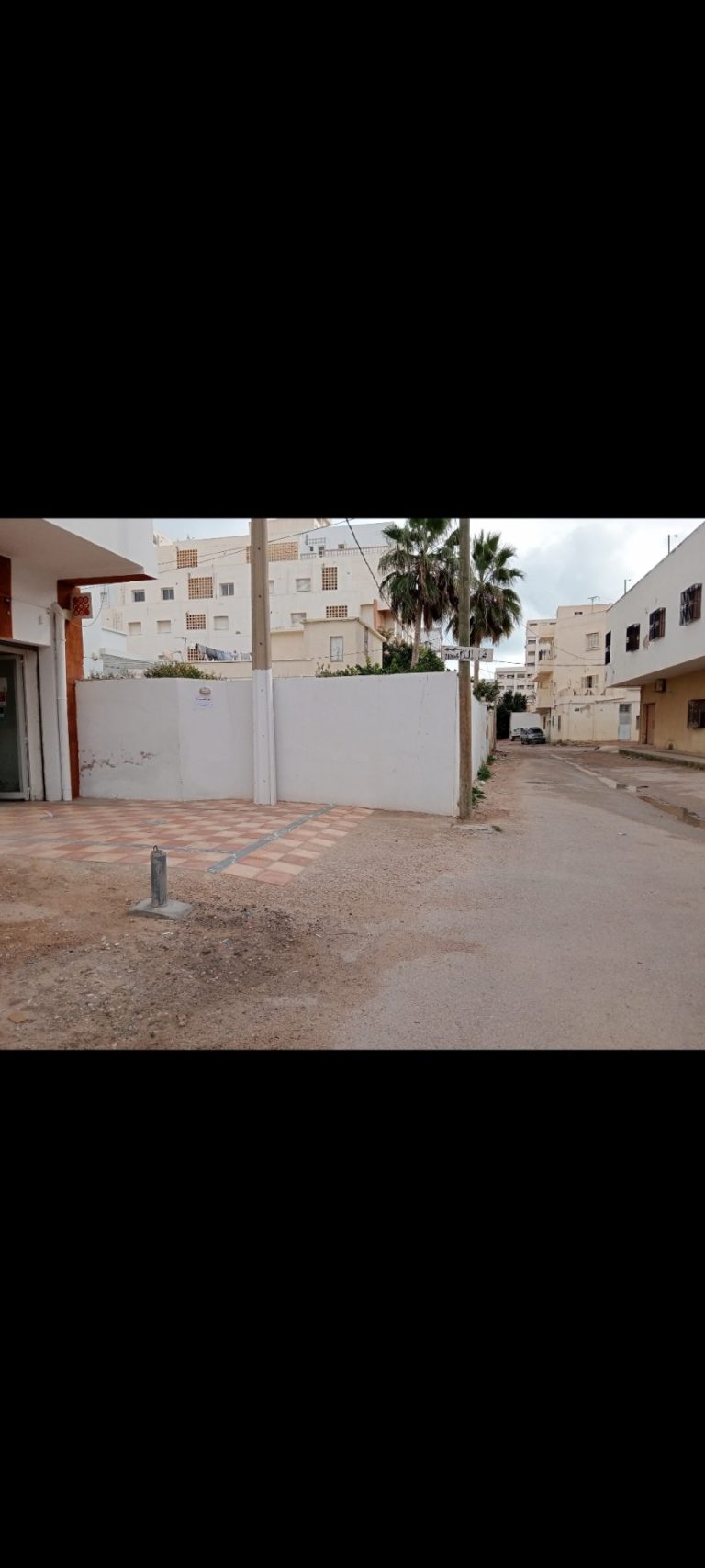 Un local route el ain