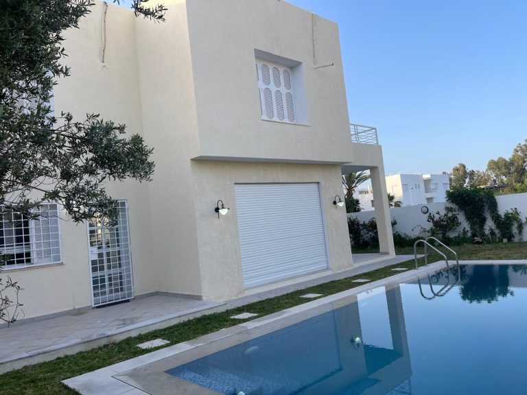 Villa cot&eacute; badira