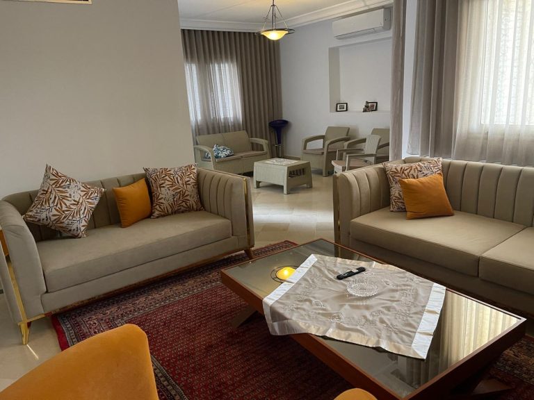 Villa cot&eacute; badira