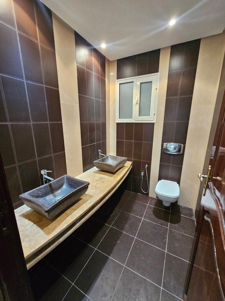 Villa sur deux niveau menzah 9a