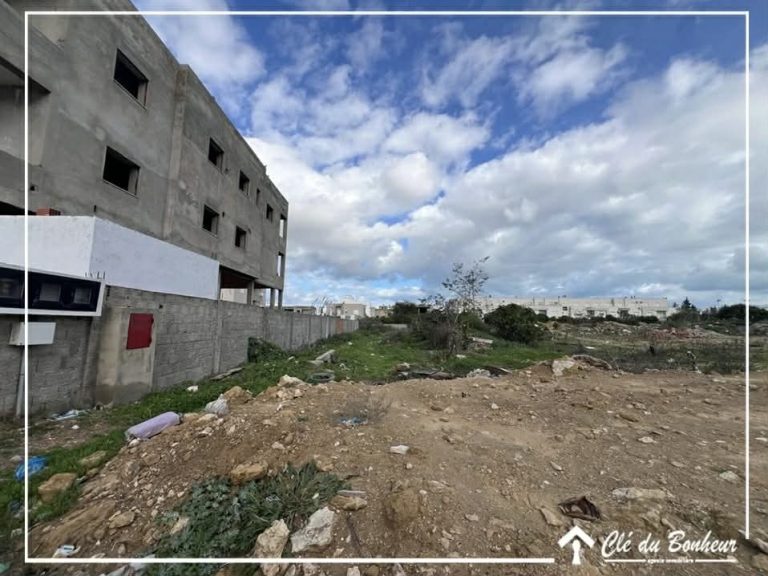Terrain pour promoteur &agrave; la soukra dar fadhal