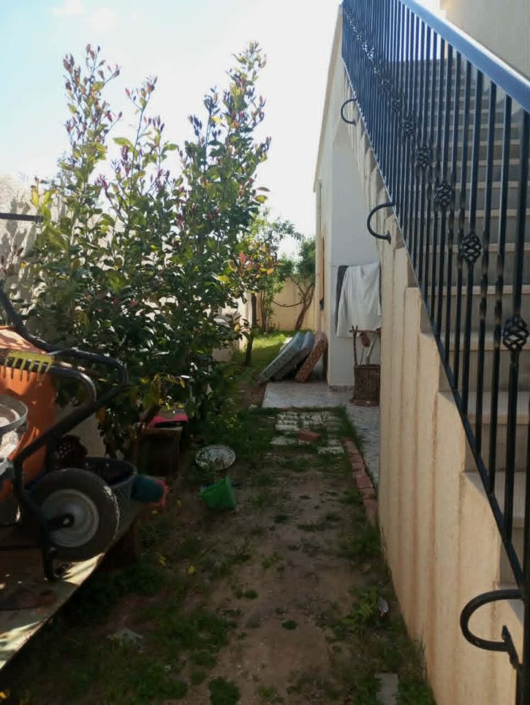 Av villa pas loin de la mer &agrave; hammamet sud