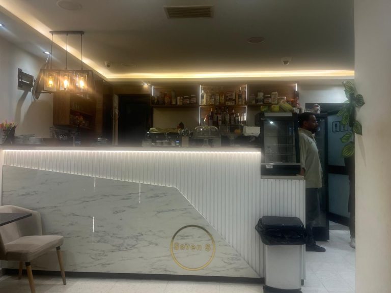 Fond et matériel cafétéria menzah 5