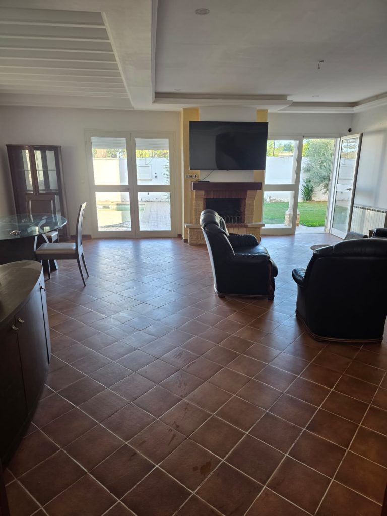 Villa avec piscine a la soukra