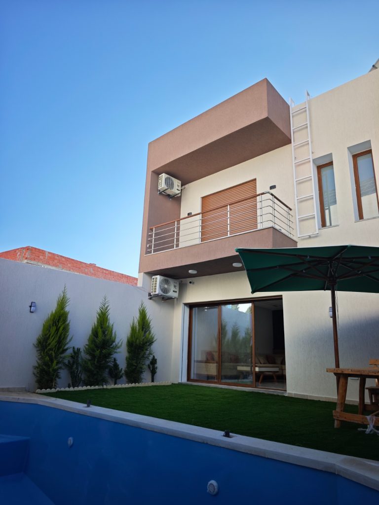 Magnifique duplex s4 avec piscine a kelibia