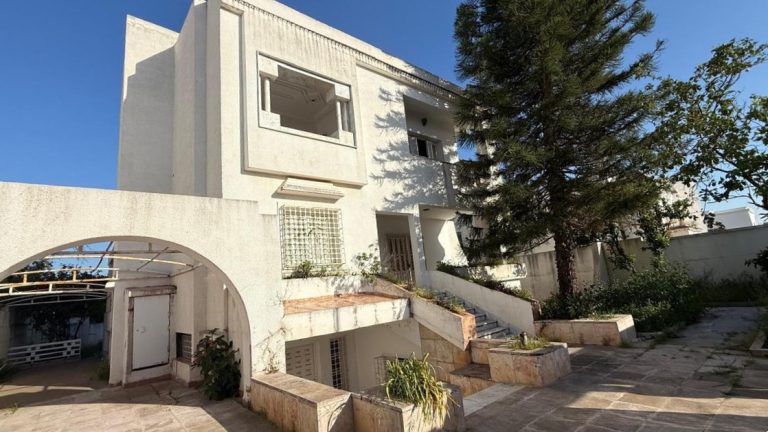 Villa sur trois niveaux a menzah 6