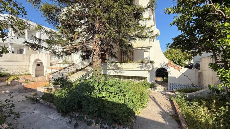 Villa sur trois niveaux a menzah 6