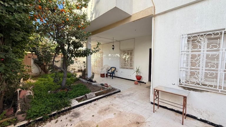 Villa de deux &eacute;tages ind&eacute;pendants borj louzir
